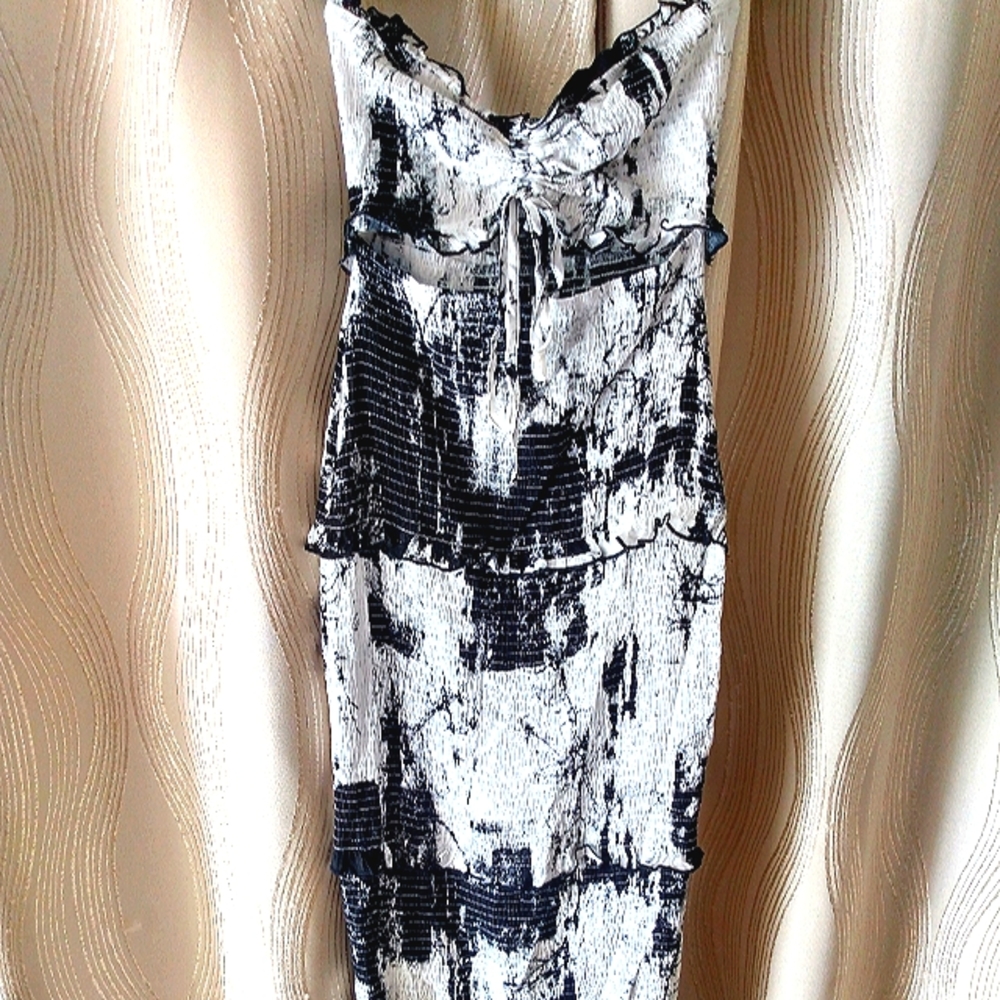 NWT Strapless Black and White Print Midi Dress